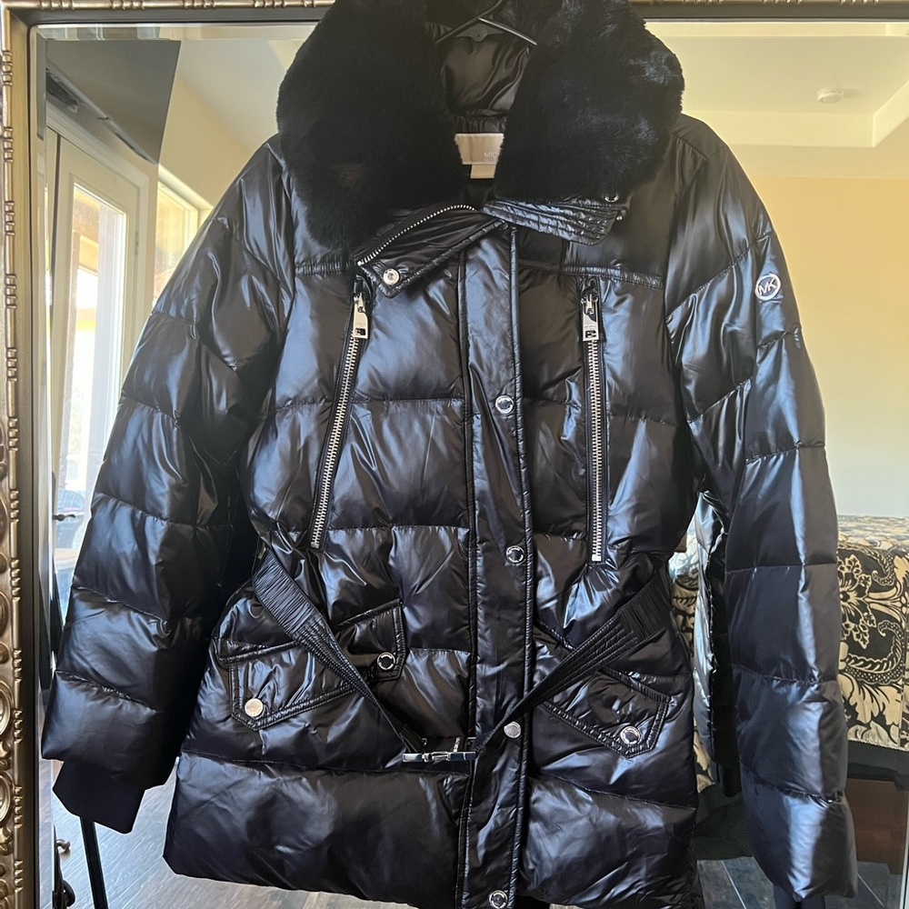 Black puffer fur collar coat